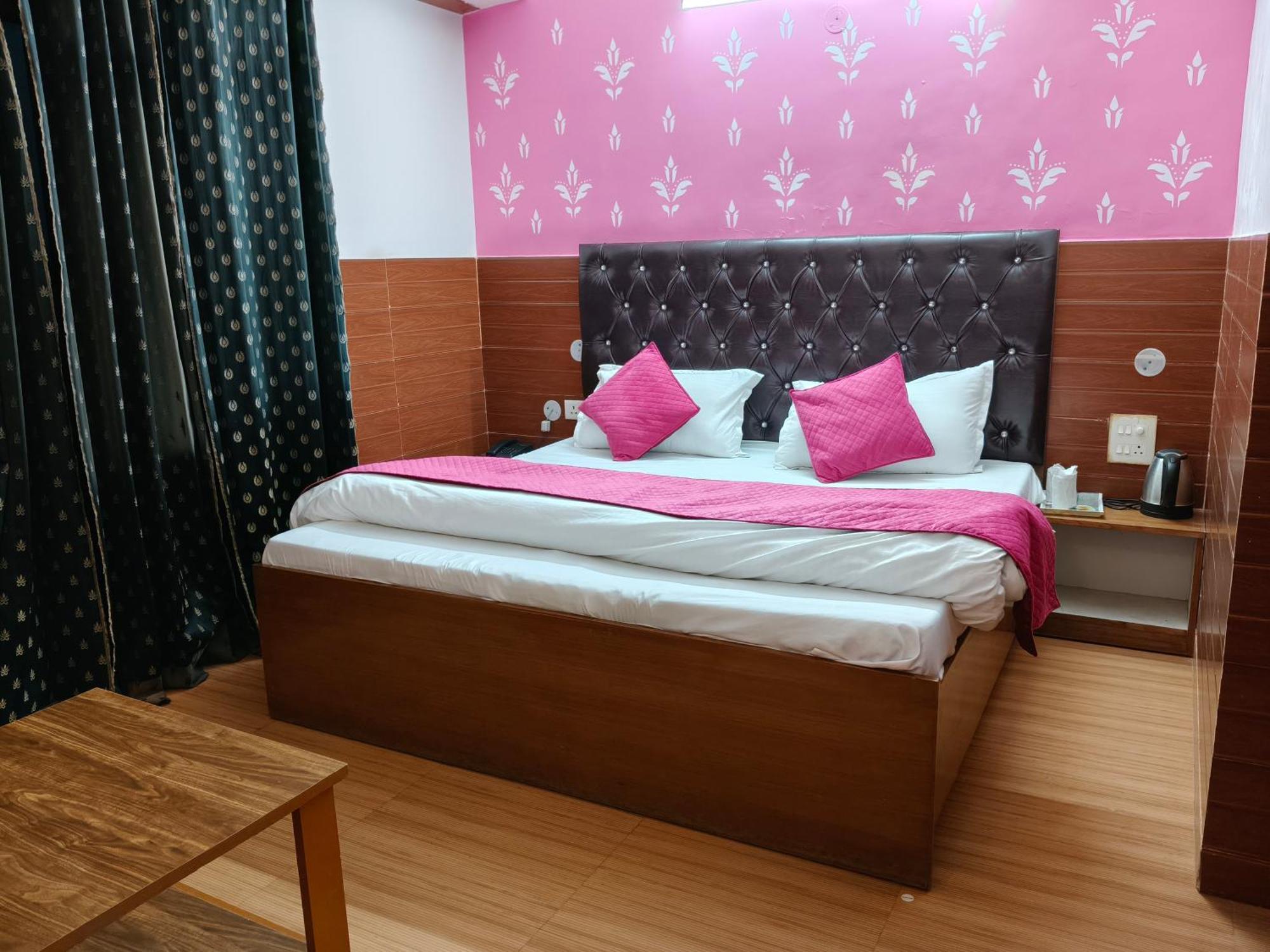 Hotel Kailash Residency Дехрадун Экстерьер фото